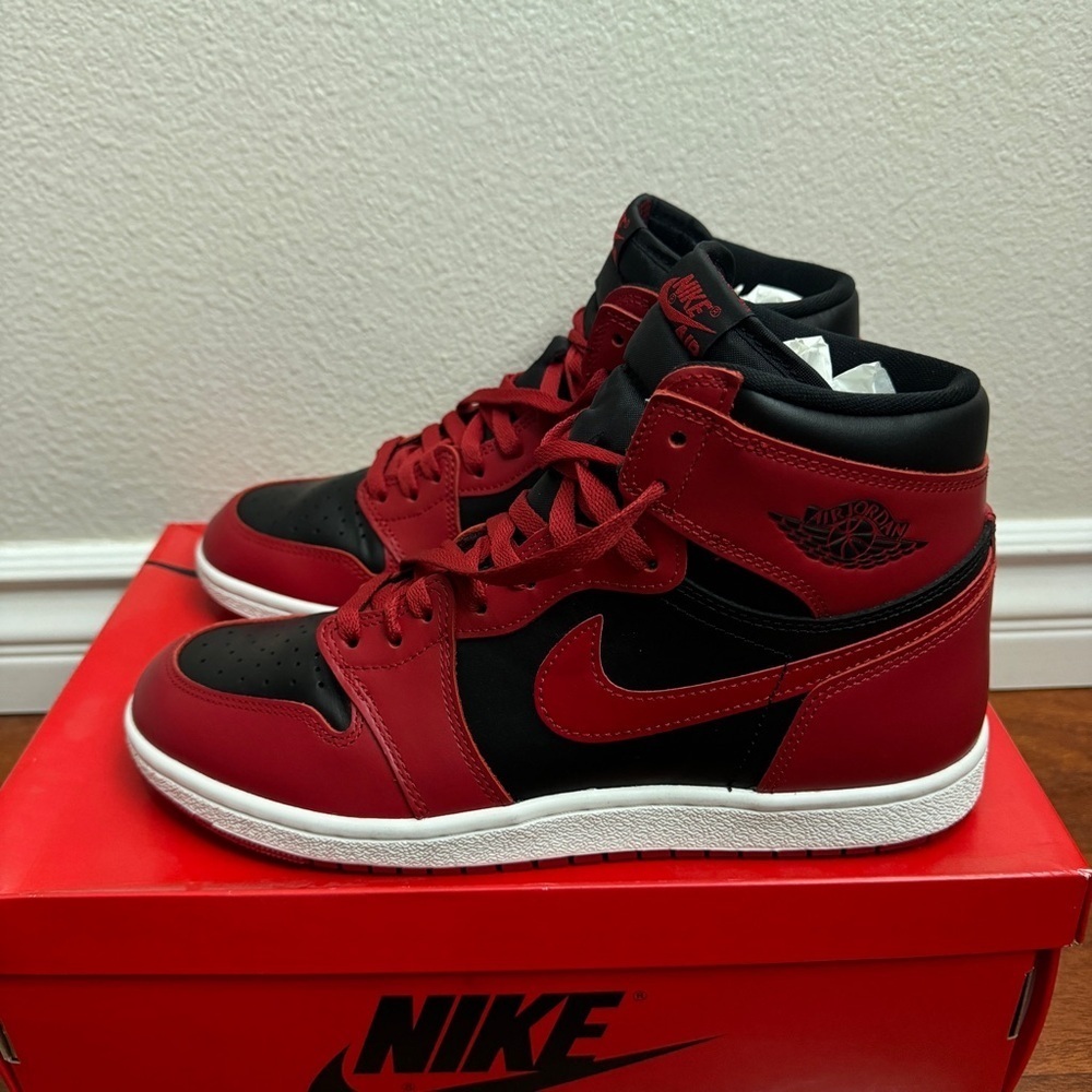 Air Jordan 1 Retro High '85 0G Varsity Red Size 10.5
